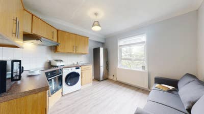 Top Floor Two Bedroom Flat - Lizzie Line  Acton W3 Main Photo
