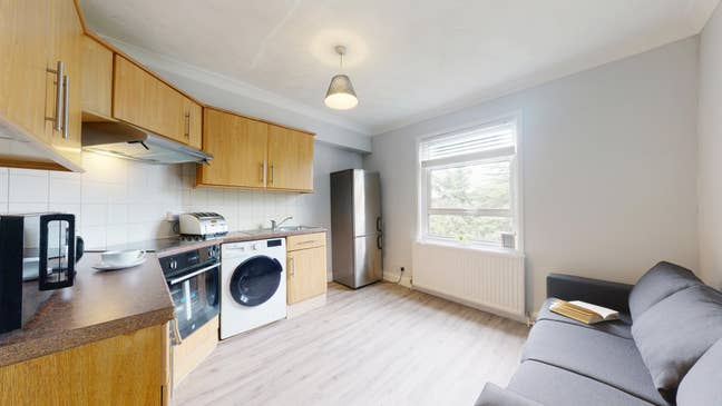 Top Floor Two Bedroom Flat - Lizzie Line  Acton W3 Main Photo