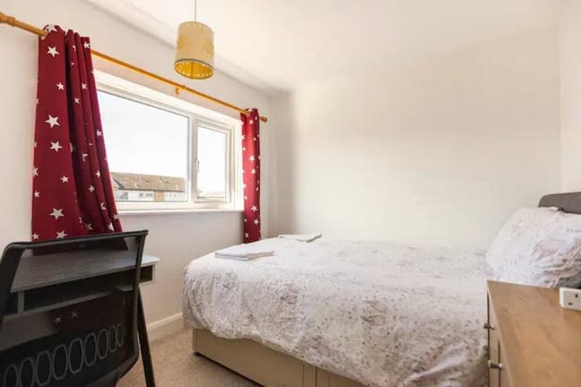 DBL &Single room available in newly decorated home Main Photo