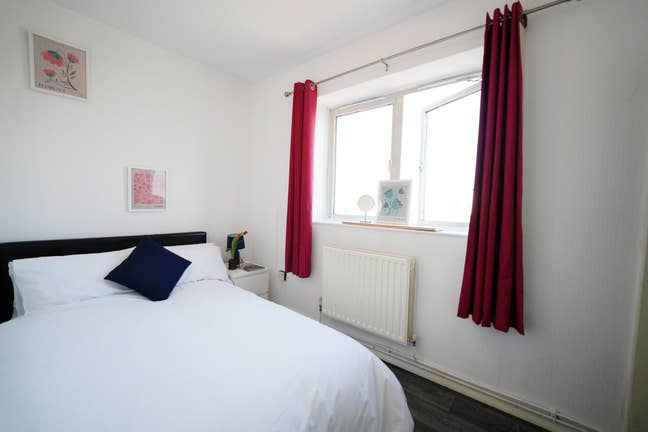 Wake Up to Canary Wharf Views | Aldgate East Main Photo