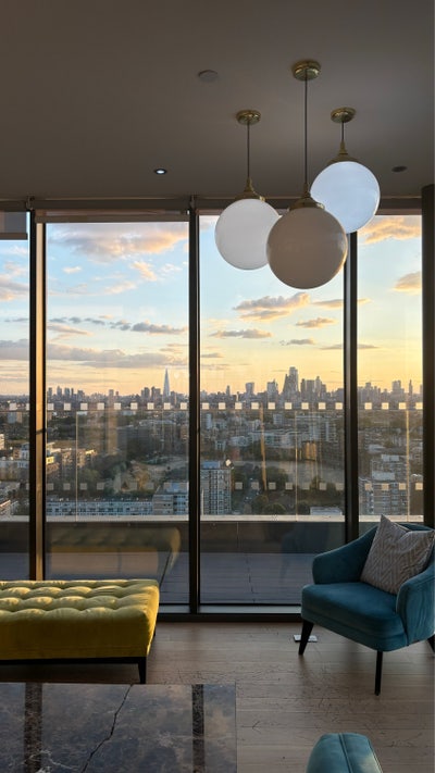 Spacious Double with Canary Wharf Views Main Photo