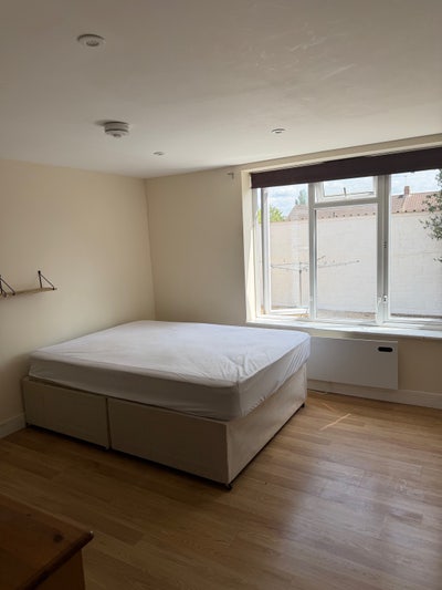  Self Contained Studio Main Photo