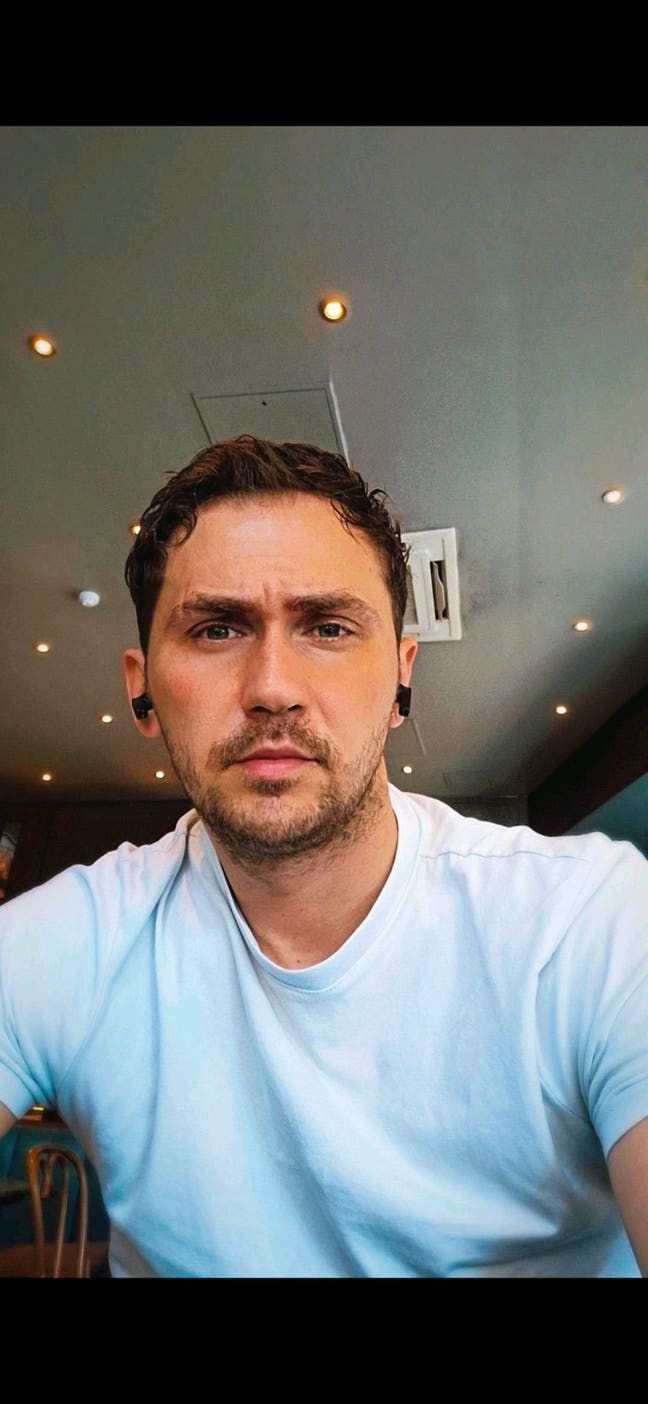 I am a professional male aged 35. I am lookin... Main Photo