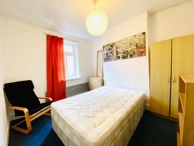 Room available E15 Main Photo