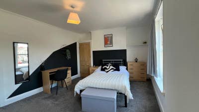 Large Room / Low Deposit / All Bills Inc Main Photo