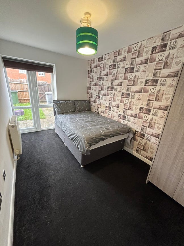 Ensuite Room on St Peters Avenue  Main Photo