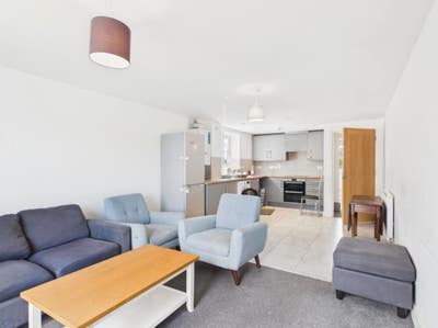 Stunning Furnished 3 Bed Apartment  Main Photo