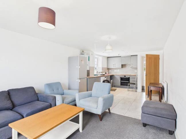 Stunning Furnished 3 Bed Apartment  Main Photo