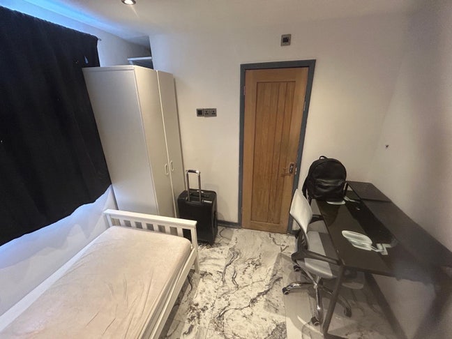 2x Ensuite Rooms in Town Main Photo