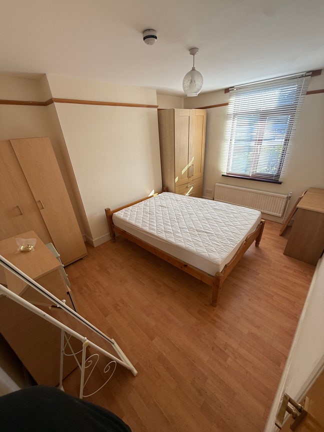 Large Double Room off Stroud Green N4  Main Photo