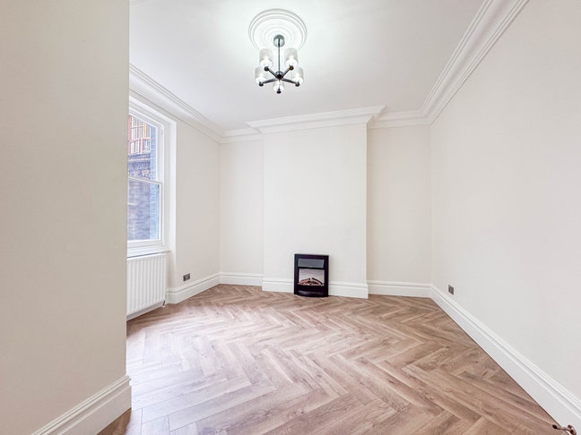 "No Living Room" Two Bedroom Flat in Fitzrova W1W Main Photo