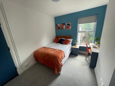 Clean. Social. Professional. Sorted. Main Photo