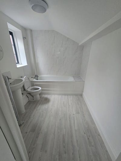 Smart double room available in Riehampton Main Photo