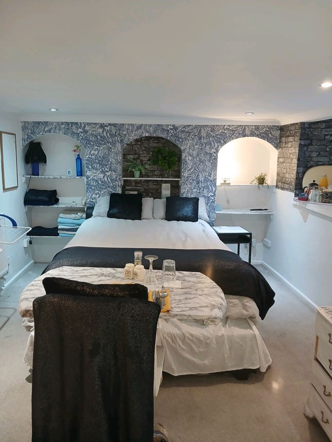 Large newly refurbished  Main Photo