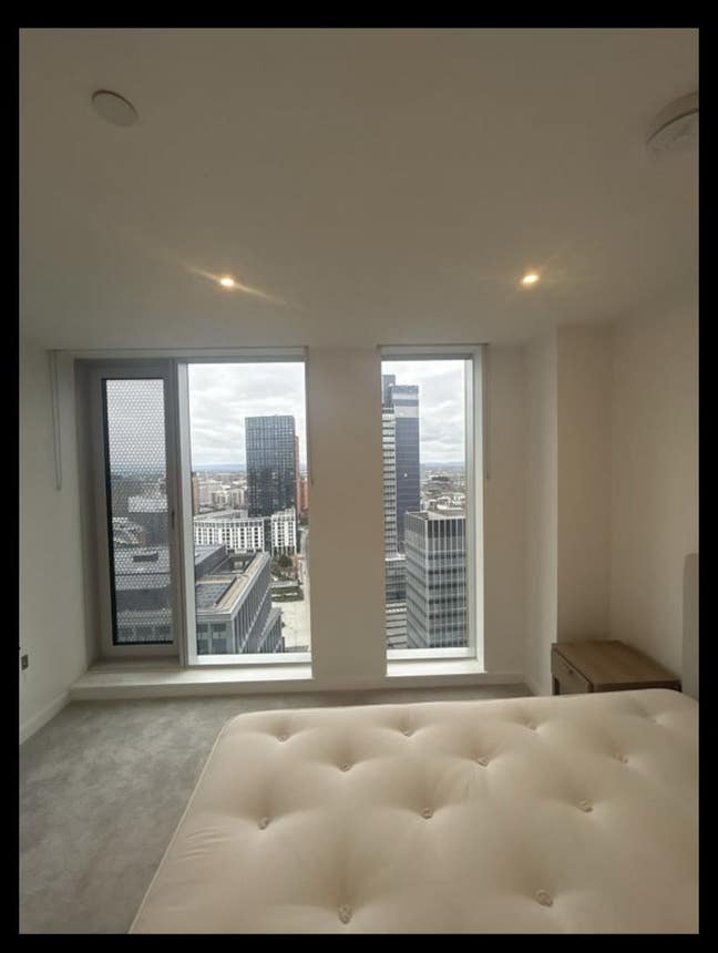 New Victoria 3 bedroom apartment with balcony  Main Photo
