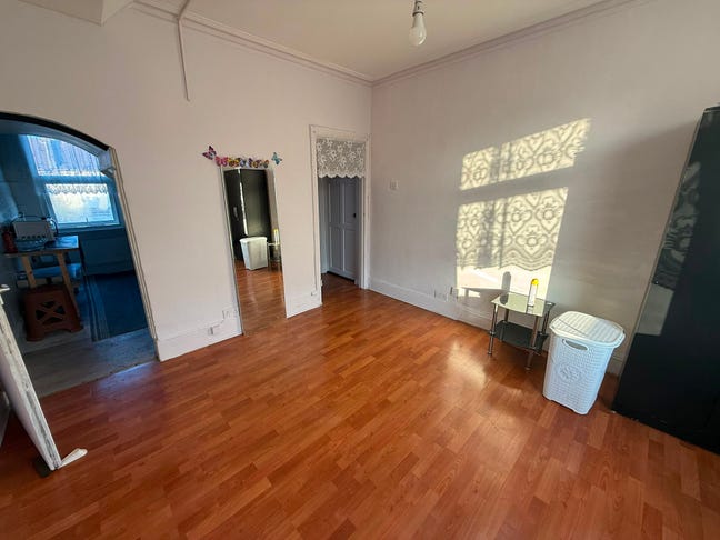 To Let | 1 Bedroom First Floor Flat Main Photo