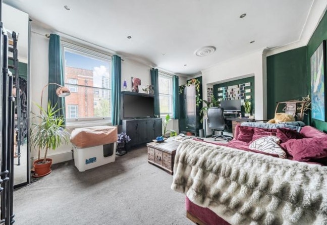 Virtually self contained flat. Main Photo
