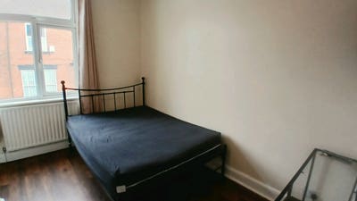 ST6/Burslem. Double + TV. Parking Main Photo
