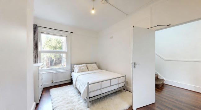 Spacious Five Double Bedroom House in Wood Green Main Photo