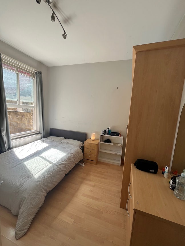 Room available - Earlsfield Main Photo