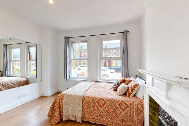 Spacious Five Double Bedroom House in Wood Green Main Photo