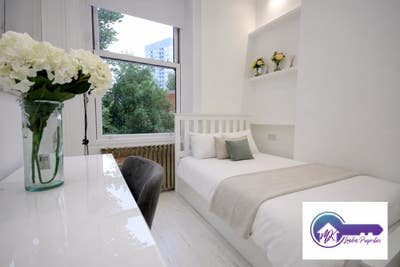 Luxury Bright En-Suite Available in August  Main Photo