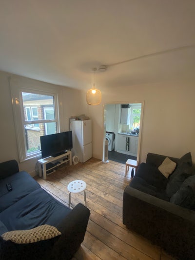 Room to rent in Camberwell housesha from September Main Photo