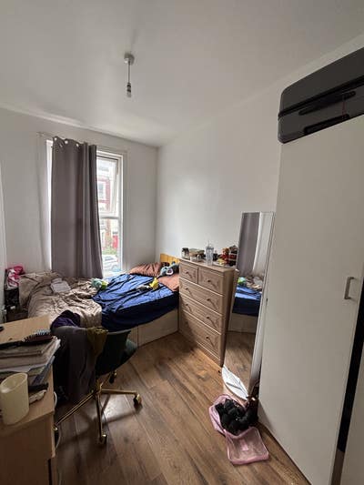1 bedroom in 2 bed flat available from Sept Main Photo