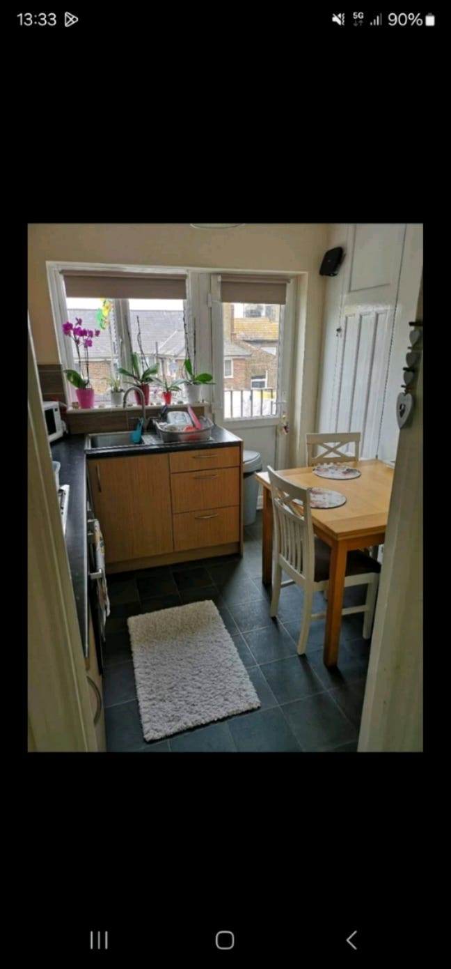 Eastbourne city centre,Single room,3 bed flatshare Main Photo