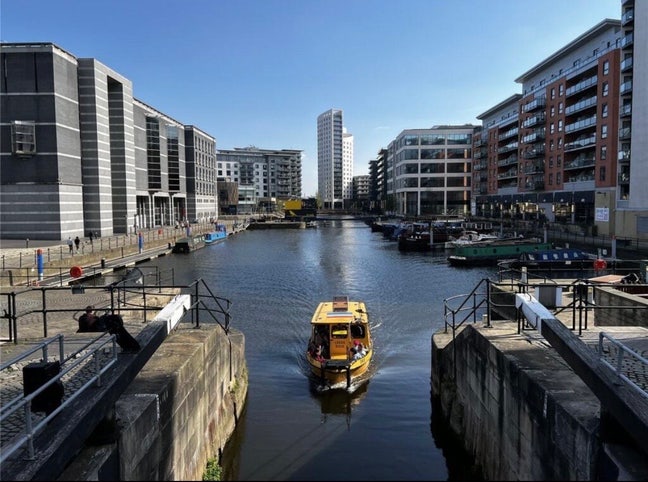 ✨Room Available on Leeds Dock✨ Main Photo