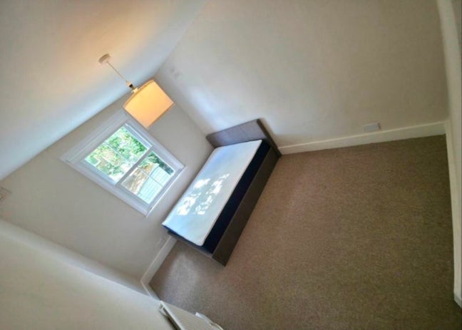 Spacious Double Bedroom in a Two-Bedroom Flat Main Photo