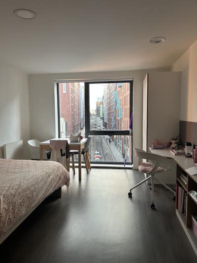 Bronze Studio | 5 Mins to University of| &pound;157/week Main Photo