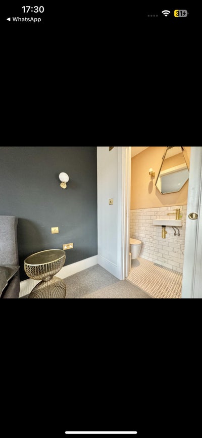 Spacious double room with private en-suite Main Photo