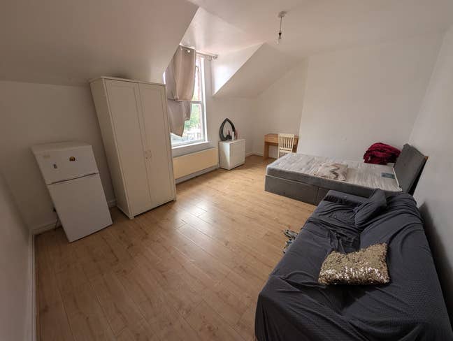 Spacious double room in Moss Side - All bills incl Main Photo