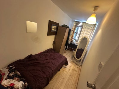 Spacious Double Room Available beside Canary Warf  Main Photo