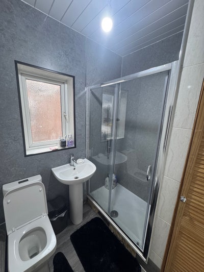 Spacious Double/Twin Room to let Main Photo