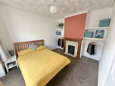 Spacious Newly Refurbished Room to Rent Main Photo