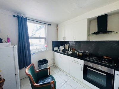 Two Bedroom Maisonette Close to Bethnal Green Tube Main Photo