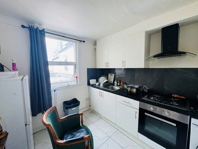 Two Bedroom Maisonette Close to Bethnal Green Tube Main Photo