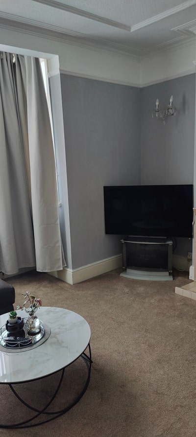 Spacious with High ceiling double bedroom Main Photo
