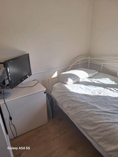 Single and Double bedroom Main Photo