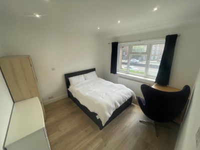 Large room available  Main Photo
