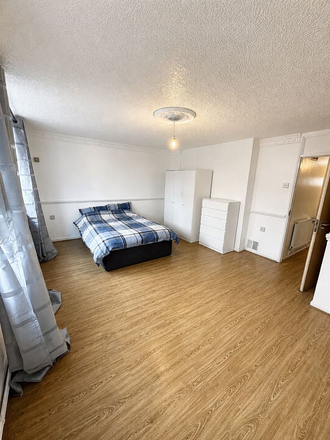 Huge Double Room | Under 5 Min to Island Gardens  Main Photo