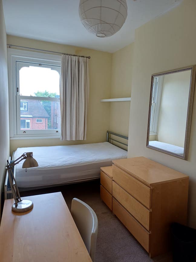 Summer short let  upto 2 months Chiswick. Main Photo