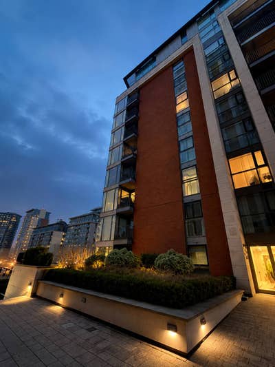 Modern Double Room | 6 Min to Royal Victoria DLR  Main Photo