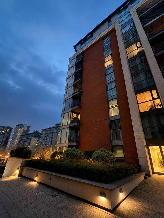 Modern Double Room | 6 Min to Royal Victoria DLR  Main Photo