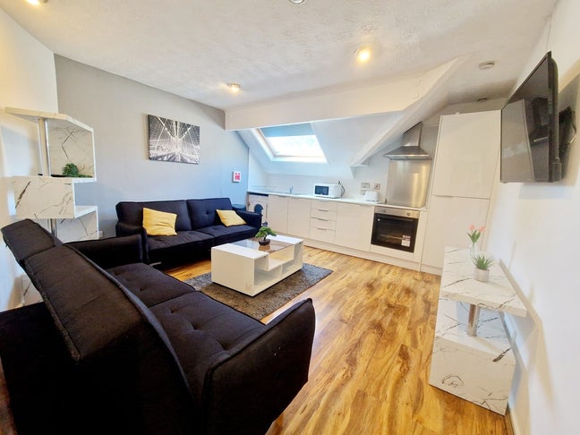 ** 4 Bed Apartment - Ready Now **  Main Photo