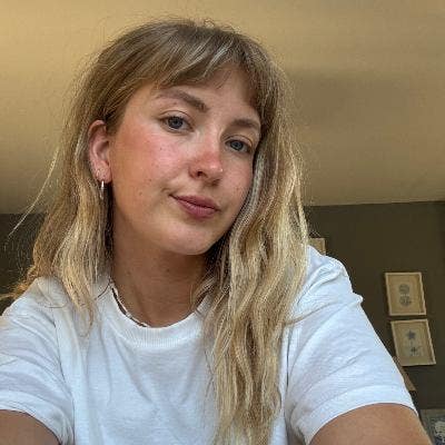 Issy, 25 Main Photo