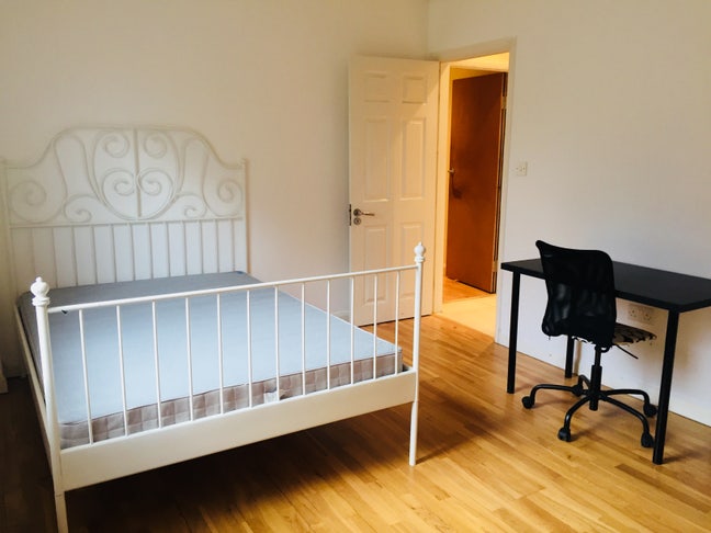 Modern House in Hendon - Whole Unit  Main Photo