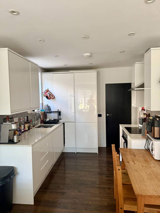 Modern two ded flat, shared garden, SE17 Main Photo